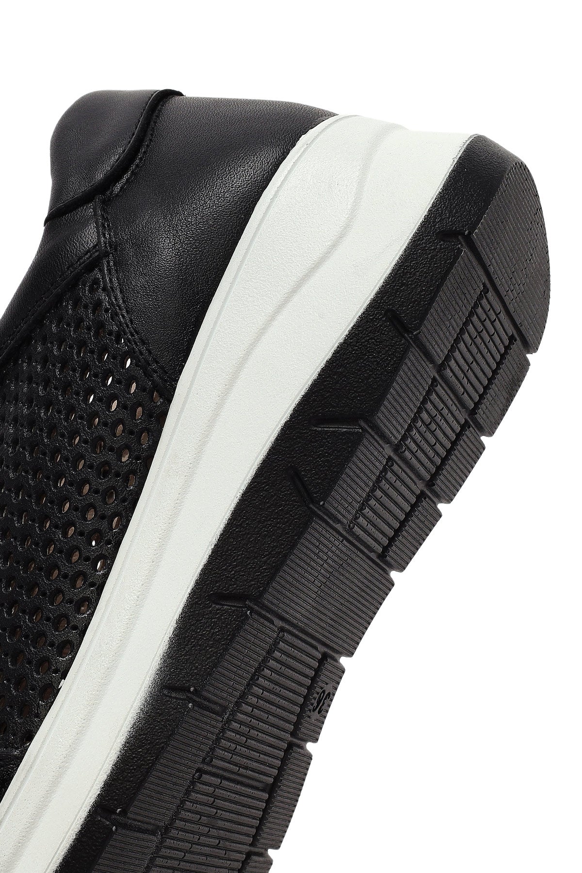 Kadın Siyah Bağcıklı Kalın Tabanlı Deri Sneaker - Image 8