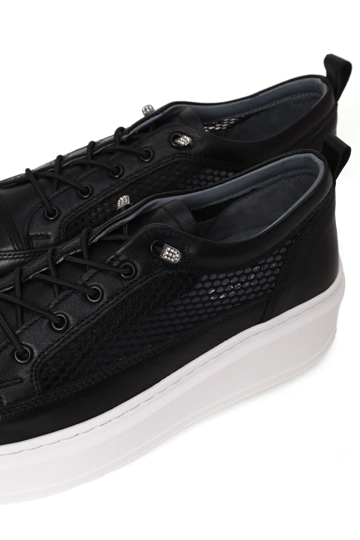 Kadın Siyah Bağcıklı Kalın Tabanlı Deri Sneaker - Image 11