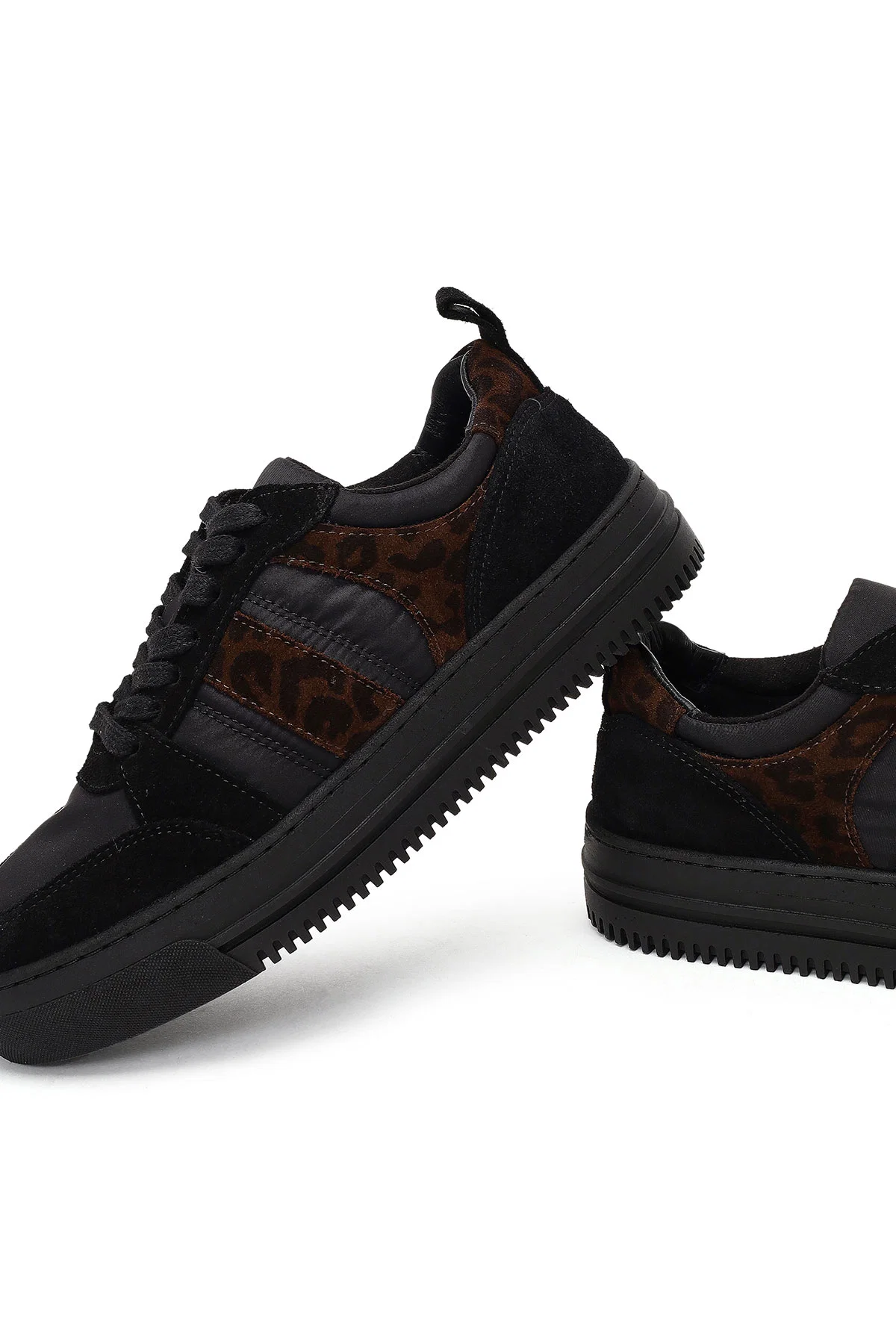 Kadın Siyah Bağcıklı Kalın Tabanlı Desenli Deri Sneaker - Image 11