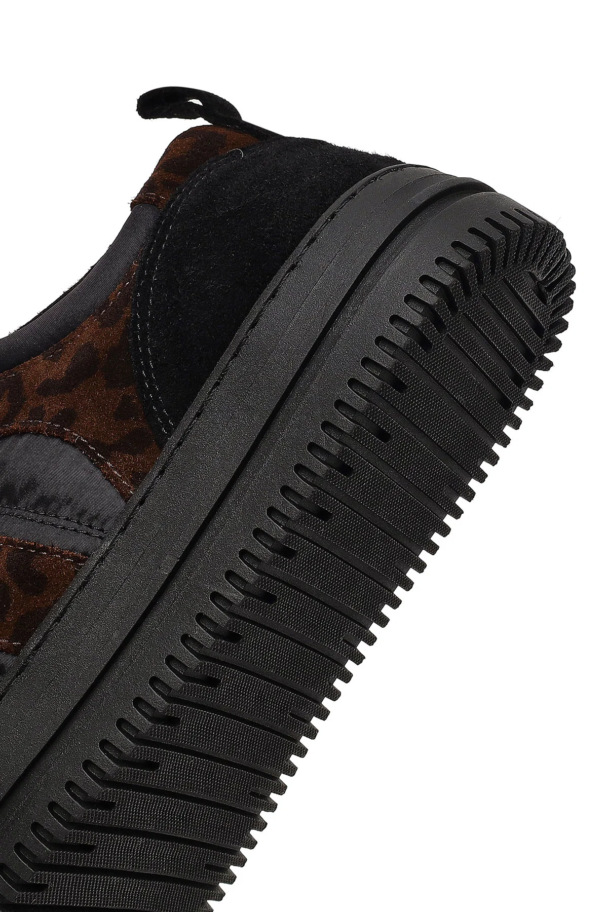 Kadın Siyah Bağcıklı Kalın Tabanlı Desenli Deri Sneaker - Image 8