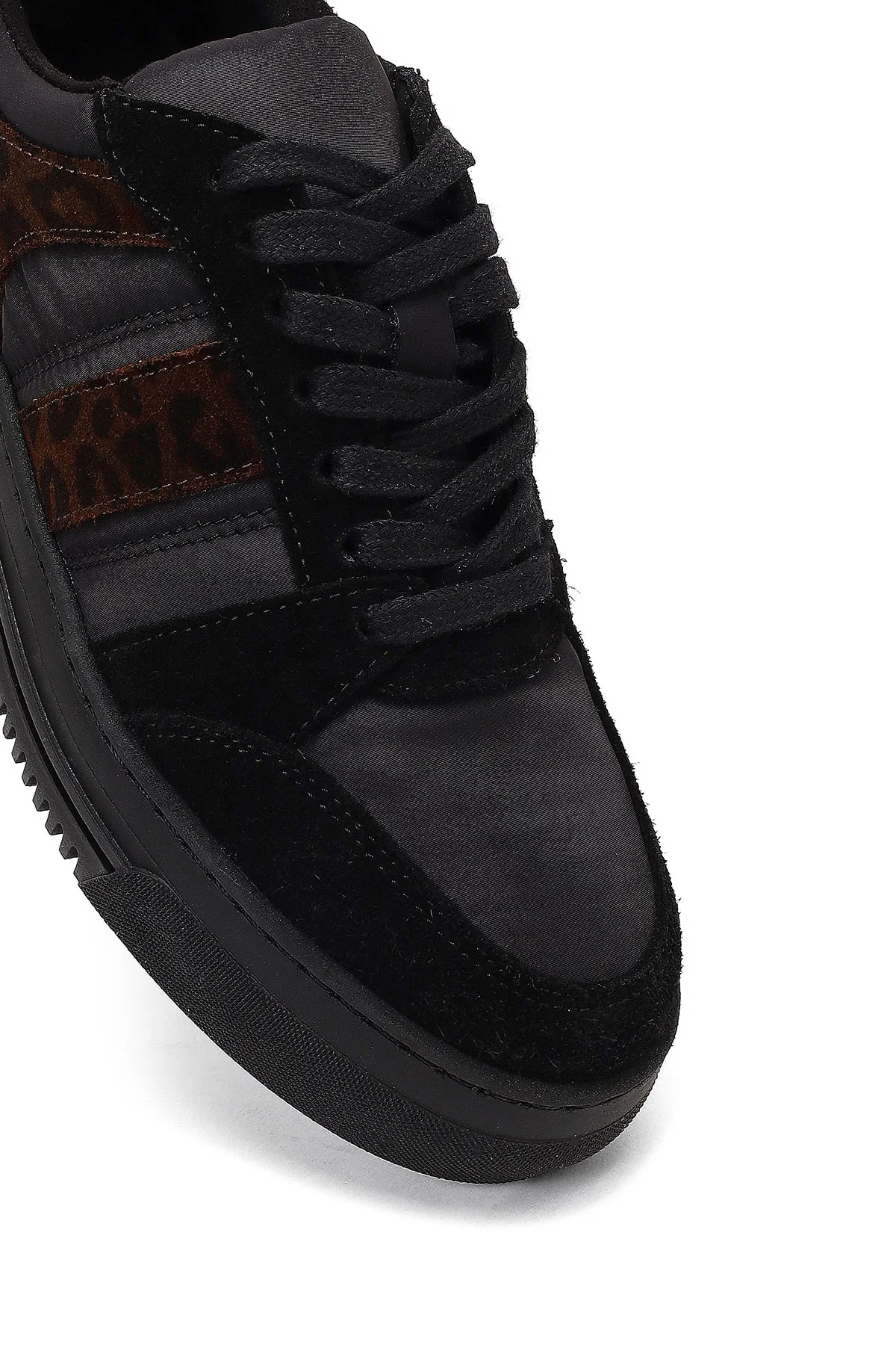 Kadın Siyah Bağcıklı Kalın Tabanlı Desenli Deri Sneaker - Image 9