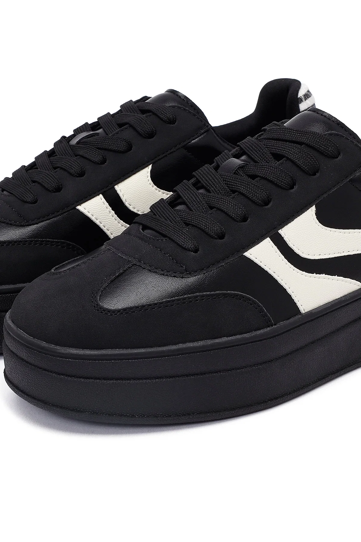 Kadın Siyah Bağcıklı Kalın Tabanlı Sneaker - Image 10