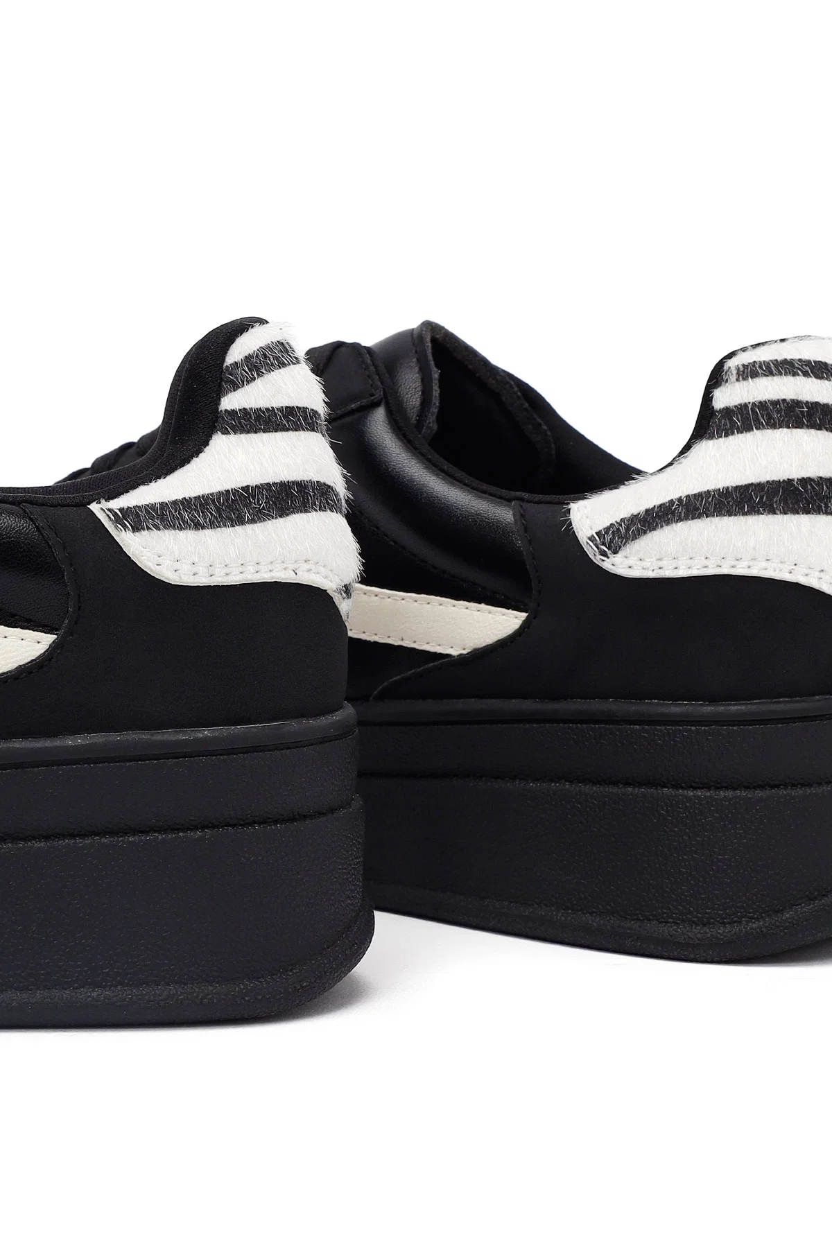 Kadın Siyah Bağcıklı Kalın Tabanlı Sneaker - Image 11
