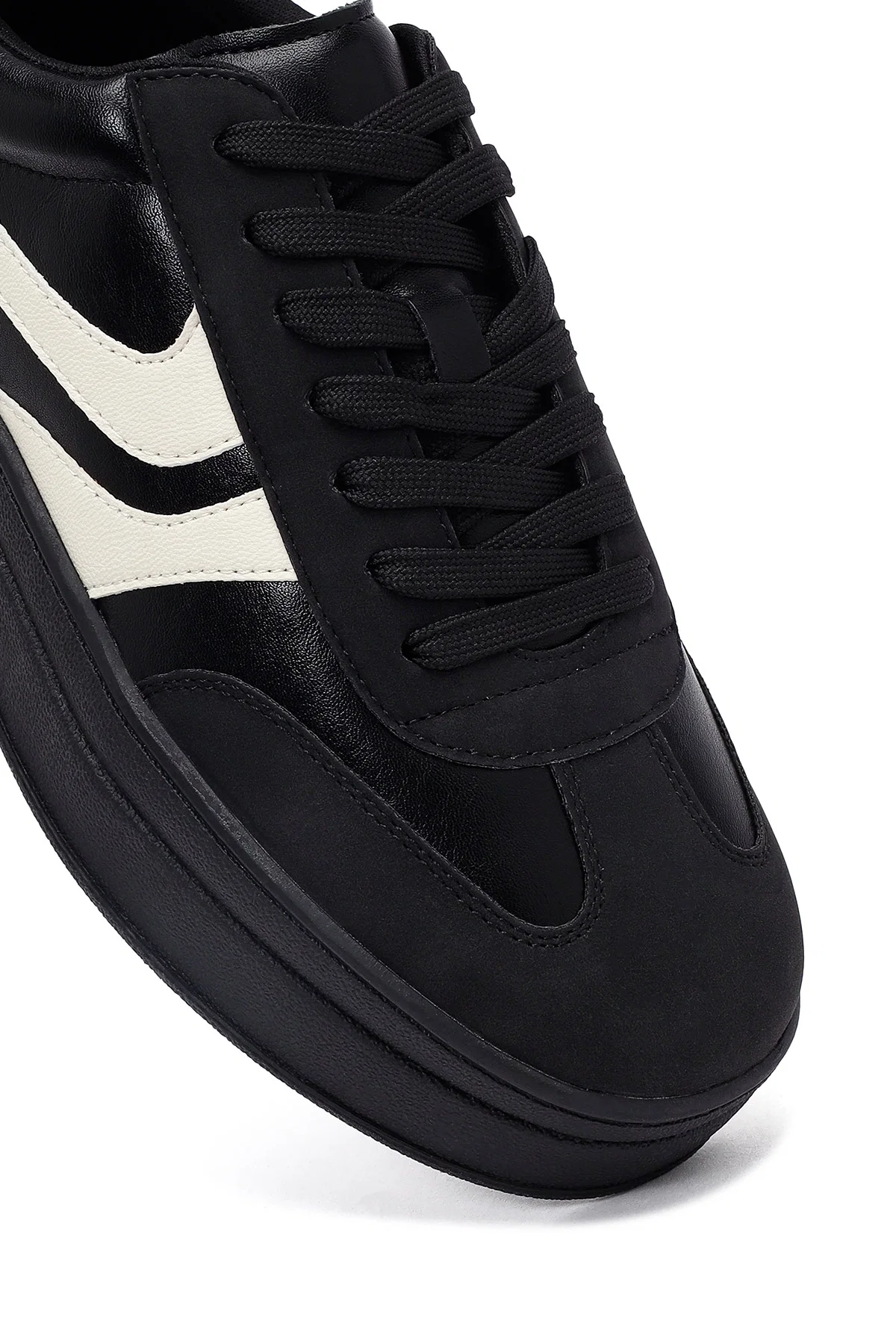 Kadın Siyah Bağcıklı Kalın Tabanlı Sneaker - Image 8