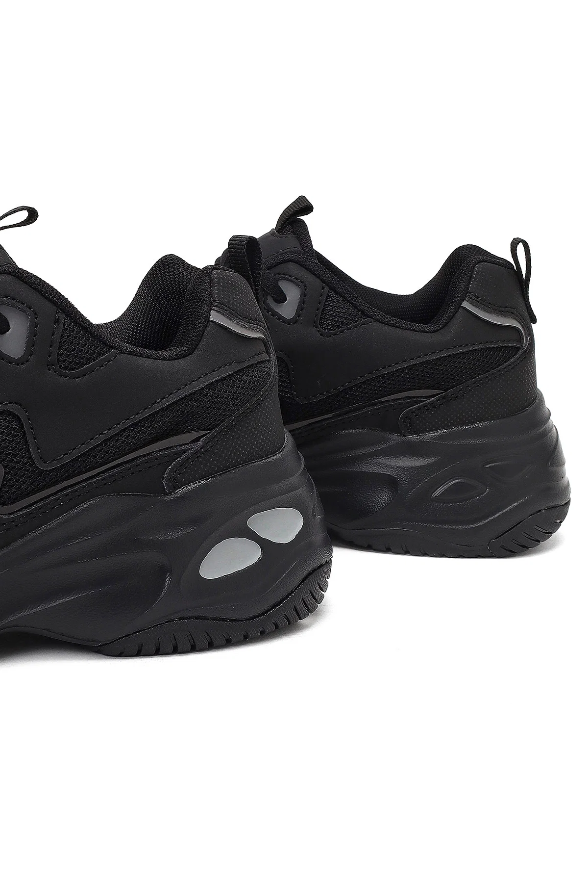 Kadın Siyah Bağcıklı Kalın Tabanlı Sneaker - Image 10
