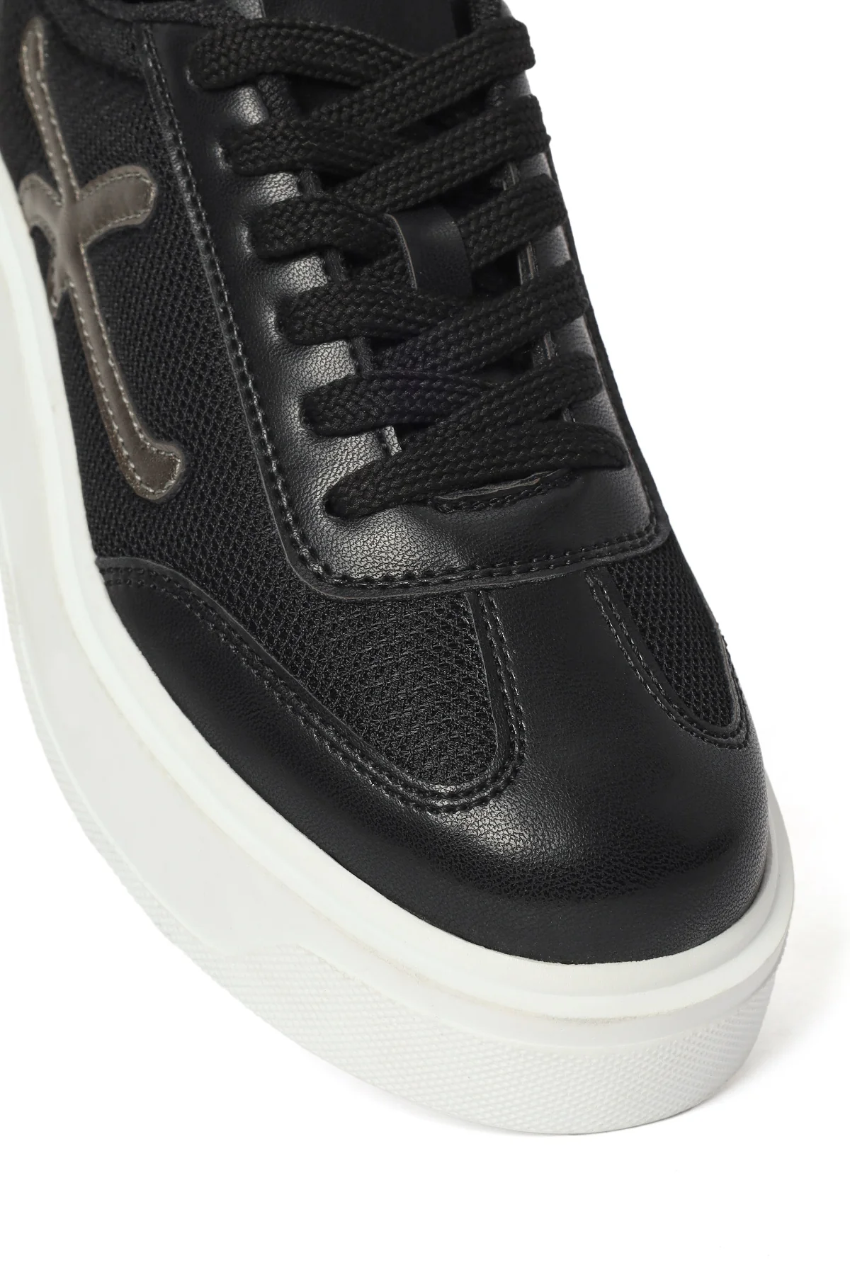 Kadın Siyah Bağcıklı Kalın Tabanlı Sneaker - Image 9