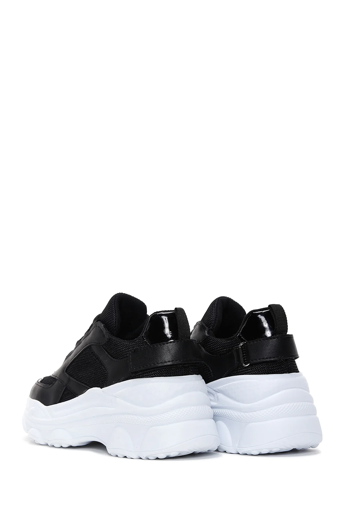 Kadın Siyah Bağcıklı Kalın Tabanlı Sneaker - Image 7