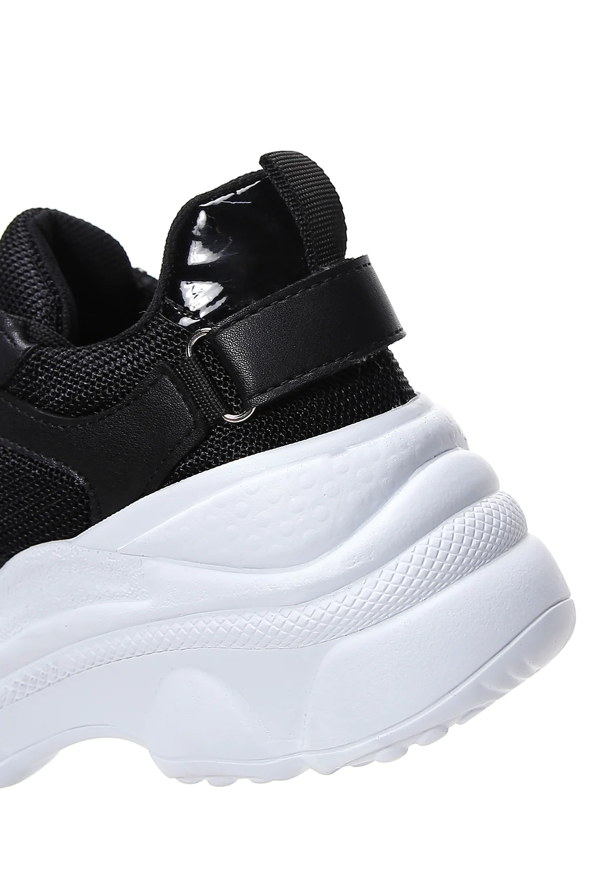 Kadın Siyah Bağcıklı Kalın Tabanlı Sneaker - Image 9
