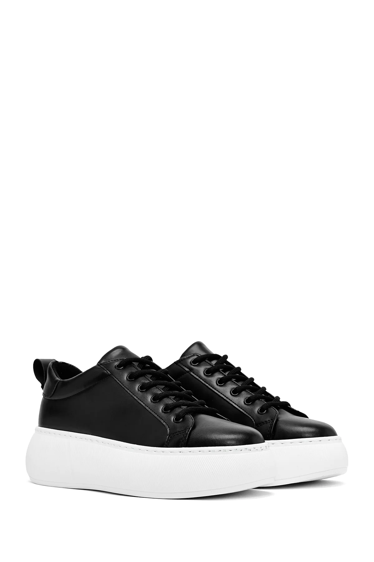 Kadın Siyah Bağcıklı Kalın Tabanlı Sneaker - Image 2