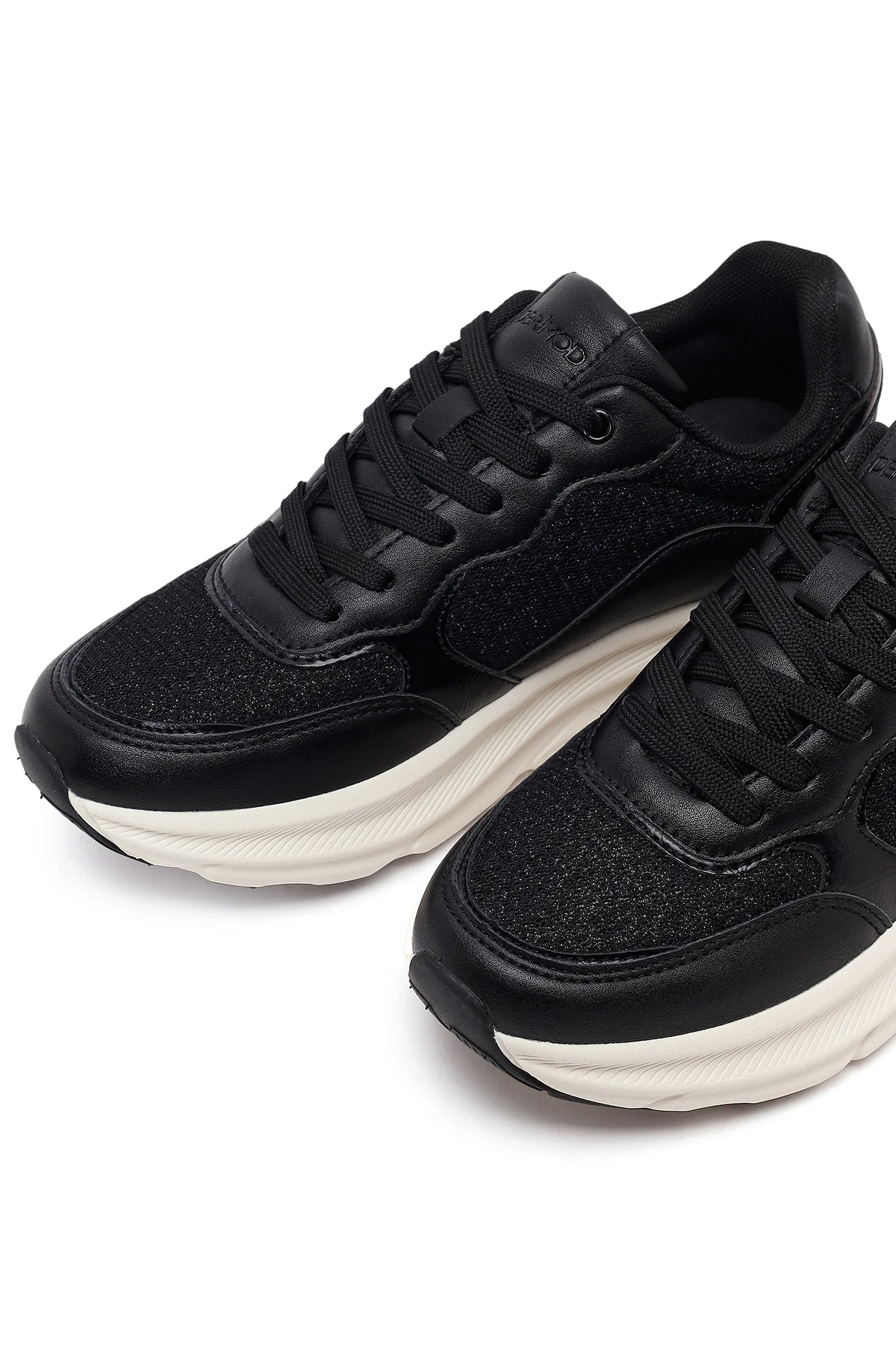 Kadın Siyah Bağcıklı Kalın Tabanlı Sneaker - Image 10
