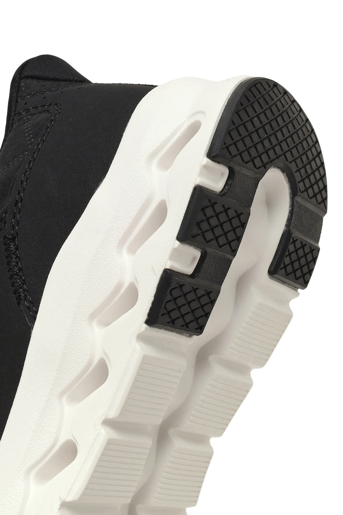 Kadın Siyah Bağcıklı Kalın Tabanlı Sneaker - Image 8