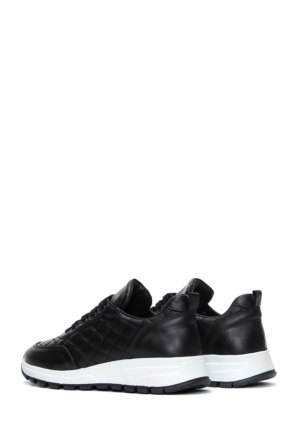 Kadın Siyah Bağcıklı Kapitone Desenli Deri Sneaker - Image 5