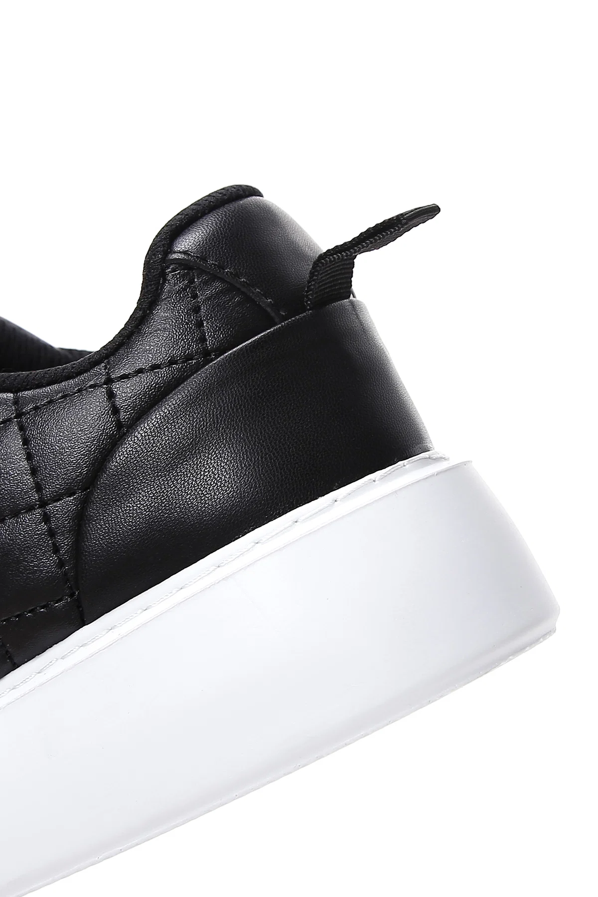 Kadın Siyah Bağcıklı Kapitone Sneaker - Image 7