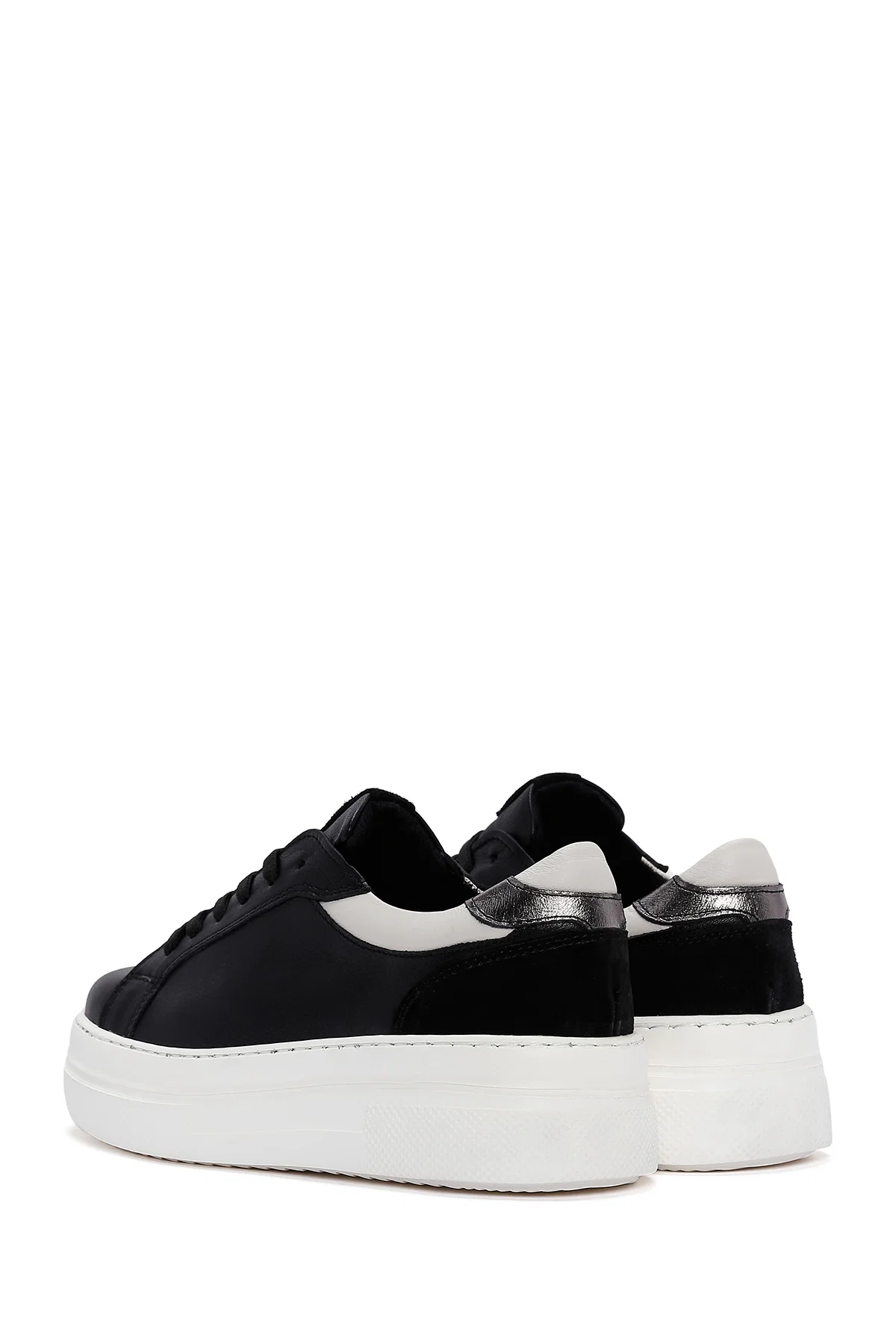 Kadın Siyah Bağcıklı Yüksek Taban Deri Sneaker - Image 5