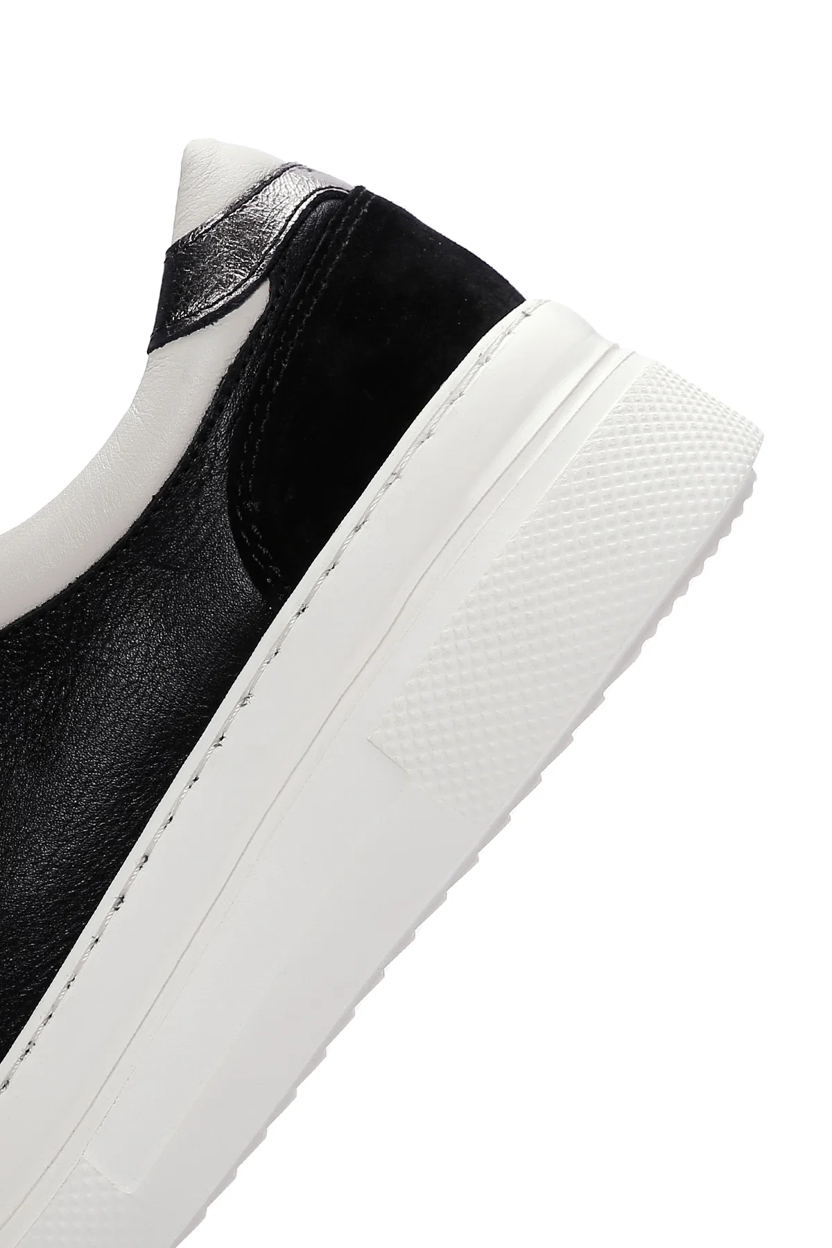 Kadın Siyah Bağcıklı Yüksek Taban Deri Sneaker - Image 7