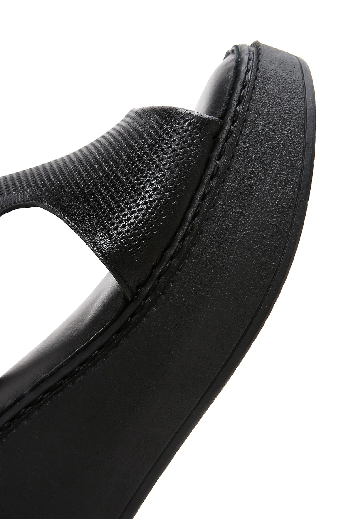 Kadın Siyah Bilekten Bantlı Dolgu Topuklu Deri Comfort Sandalet - Image 7