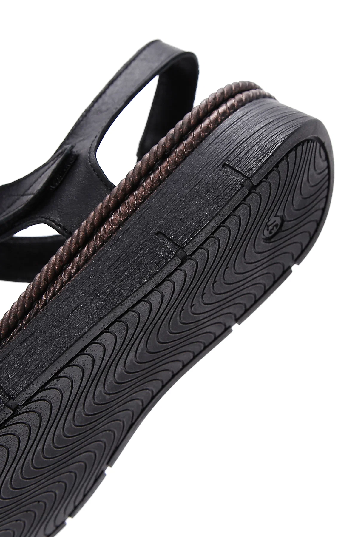 Kadın Siyah Bilekten Bantlı Kalın Tabanlı Deri Comfort Sandalet - Image 8