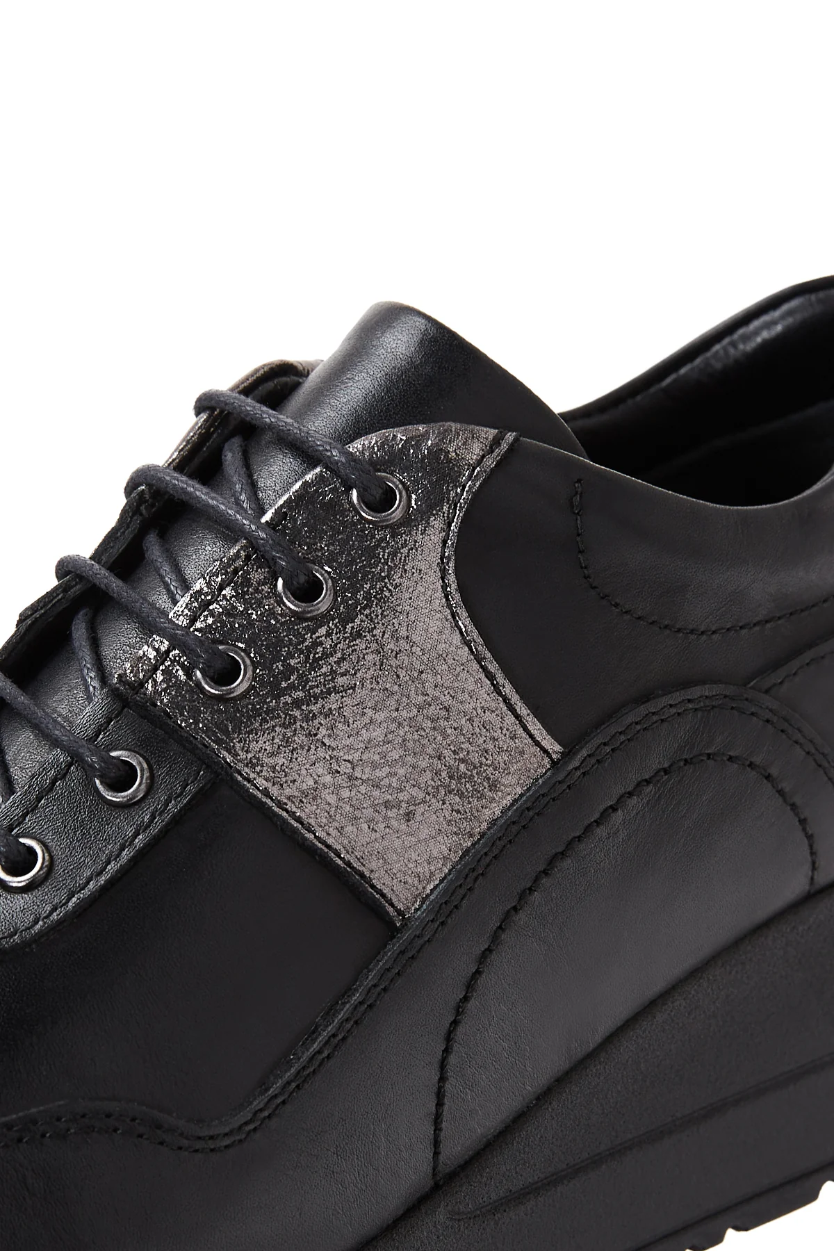 Kadın Siyah Deri Kalın Tabanlı Sneaker - Image 7