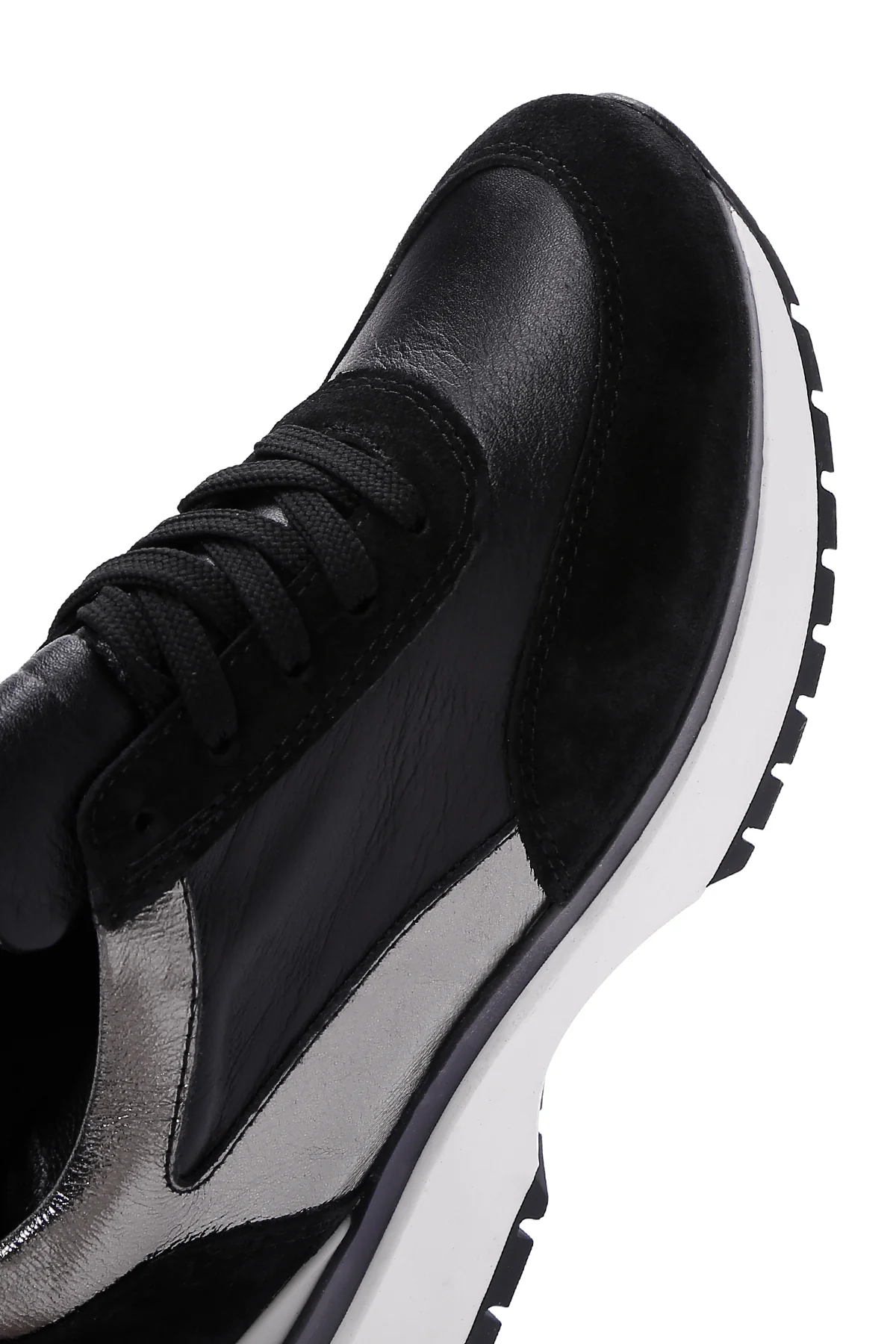 Kadın Siyah Deri Süet Detaylı Sneaker - Image 9