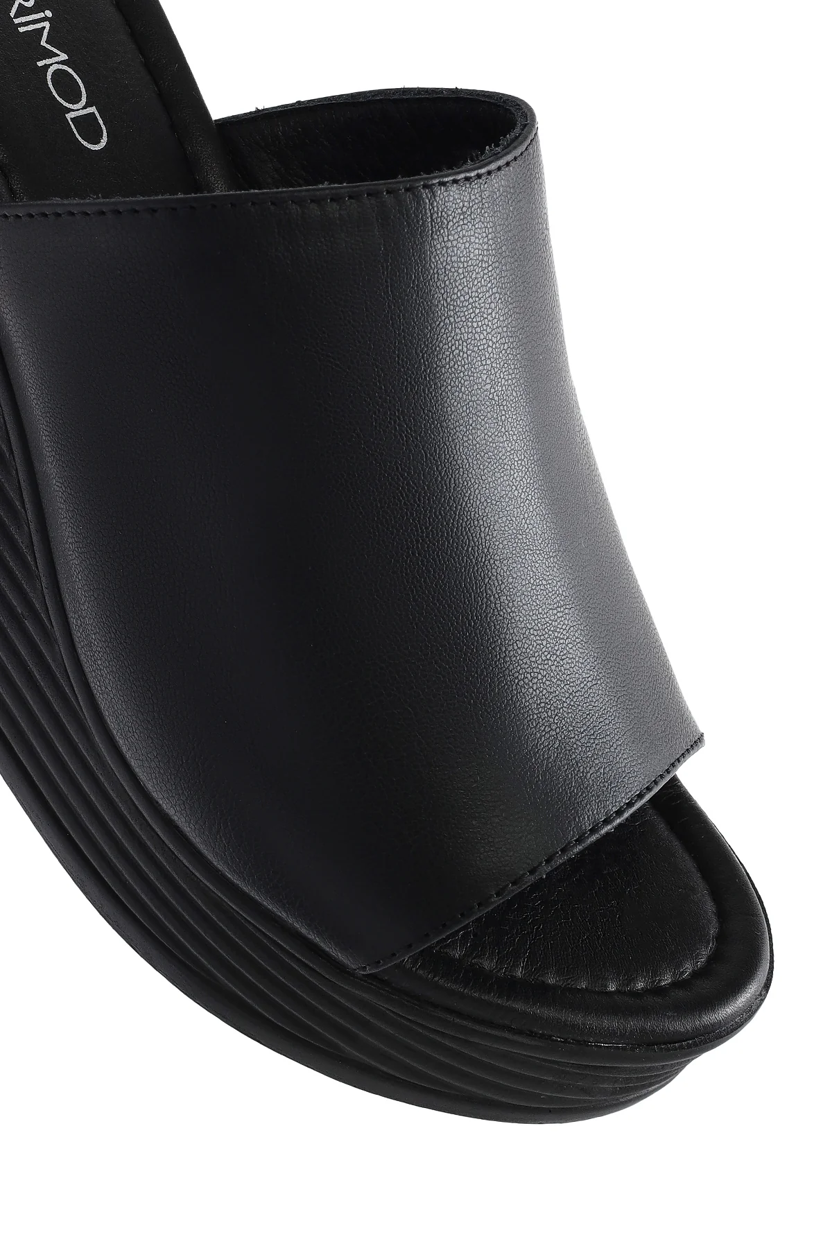 Kadın Siyah Dolgu Topuklu Deri Terlik - Image 10