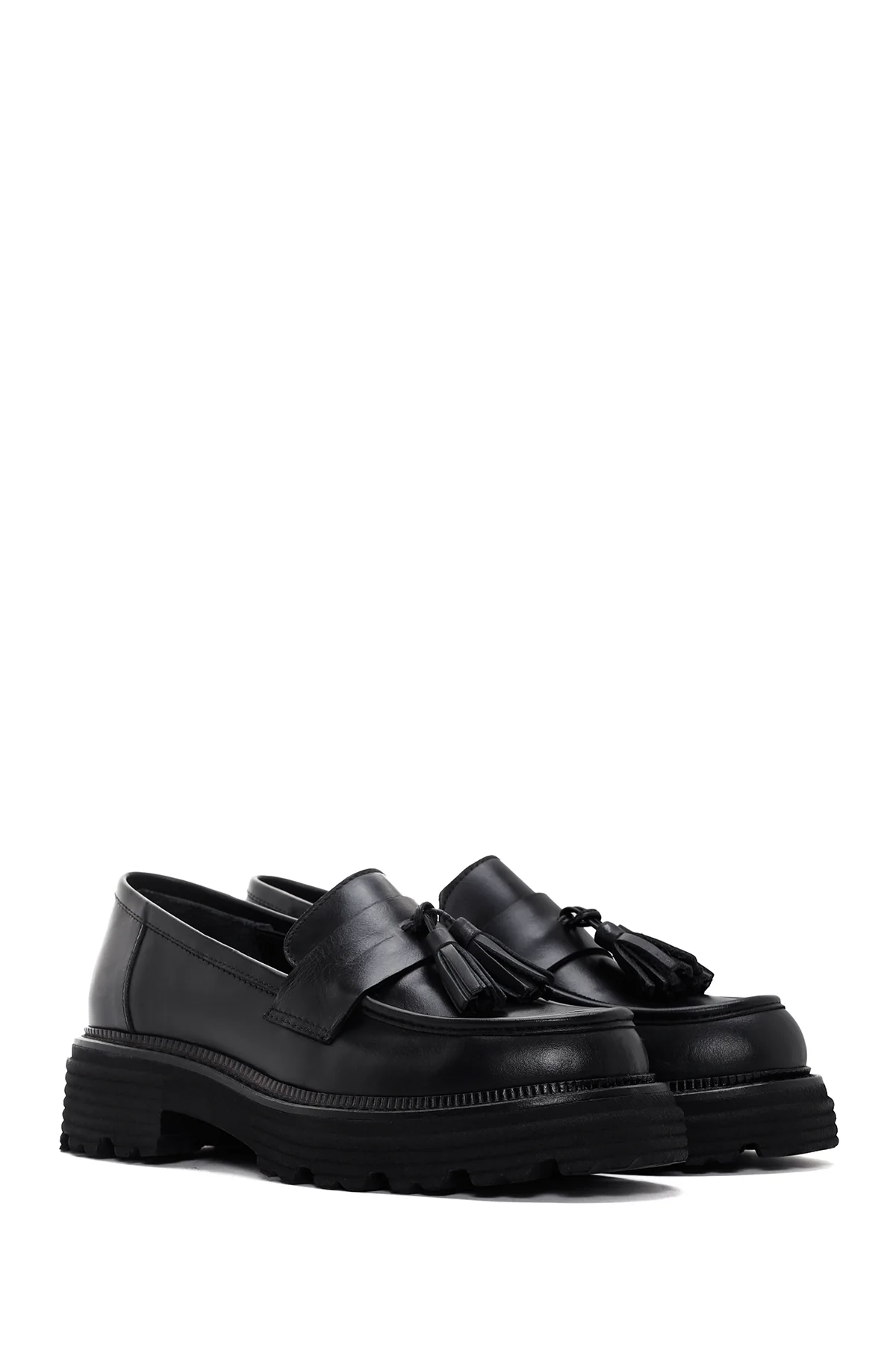 Kadın Siyah Kalın Tabanlı Püsküllü Casual Deri Loafer - Image 3