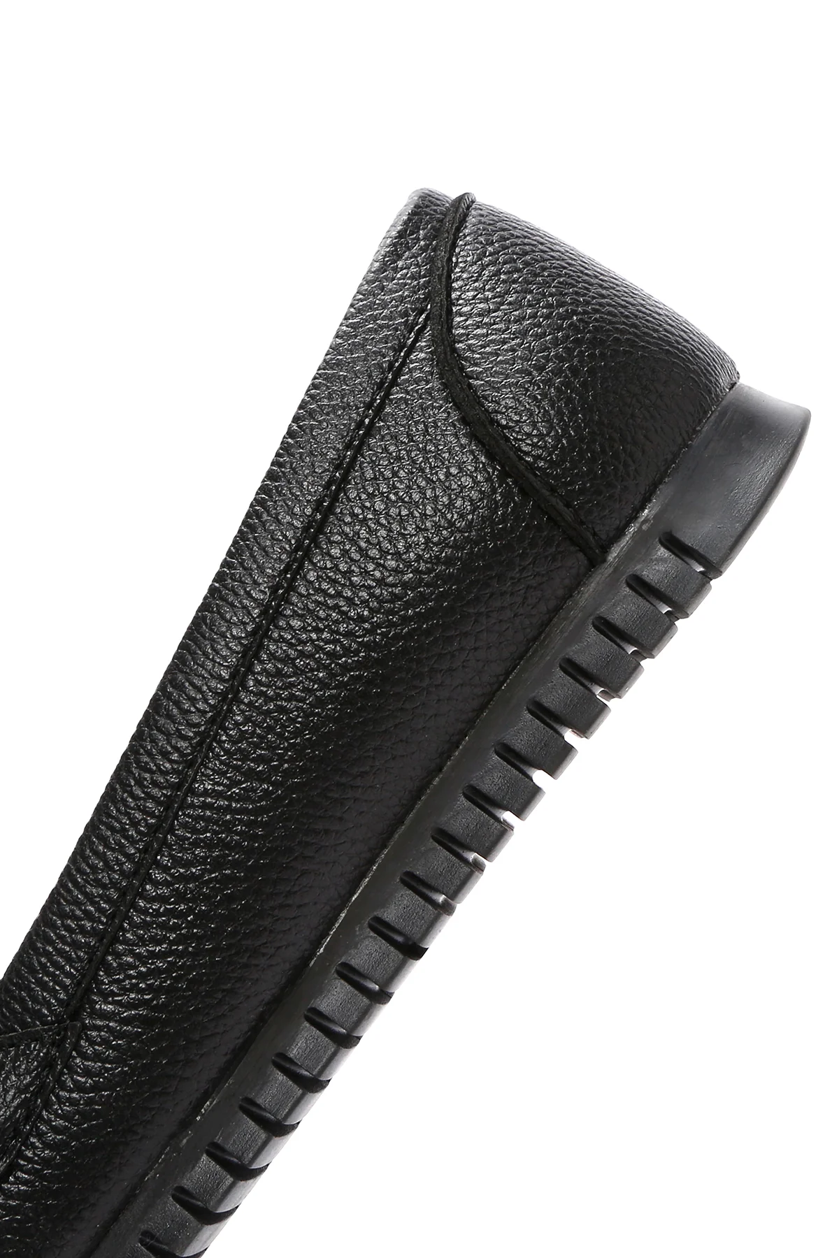Kadın Siyah Püskül Detaylı Loafer - Image 8
