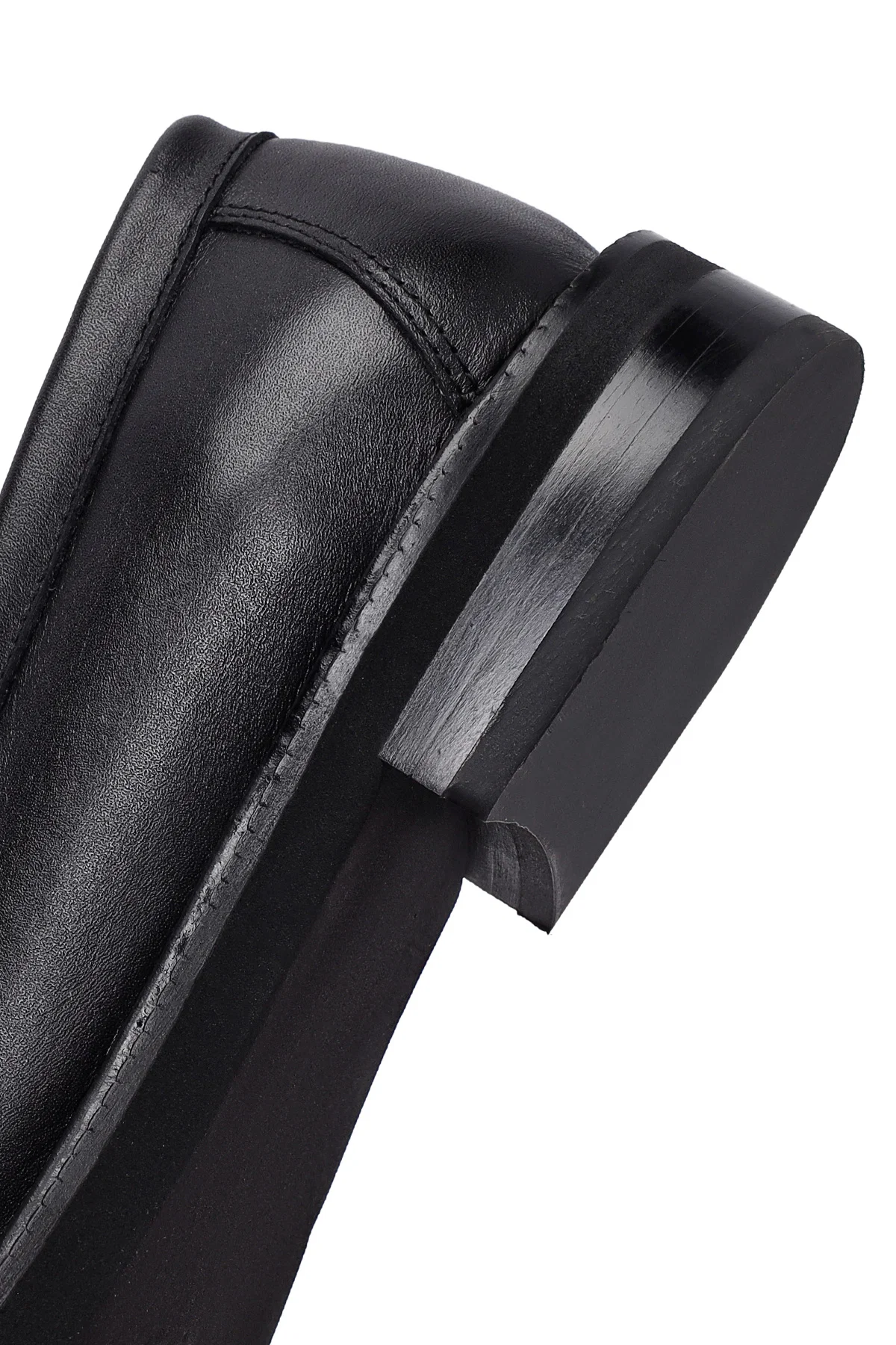 Kadın Siyah Püsküllü Deri Maskülen Loafer - Image 8