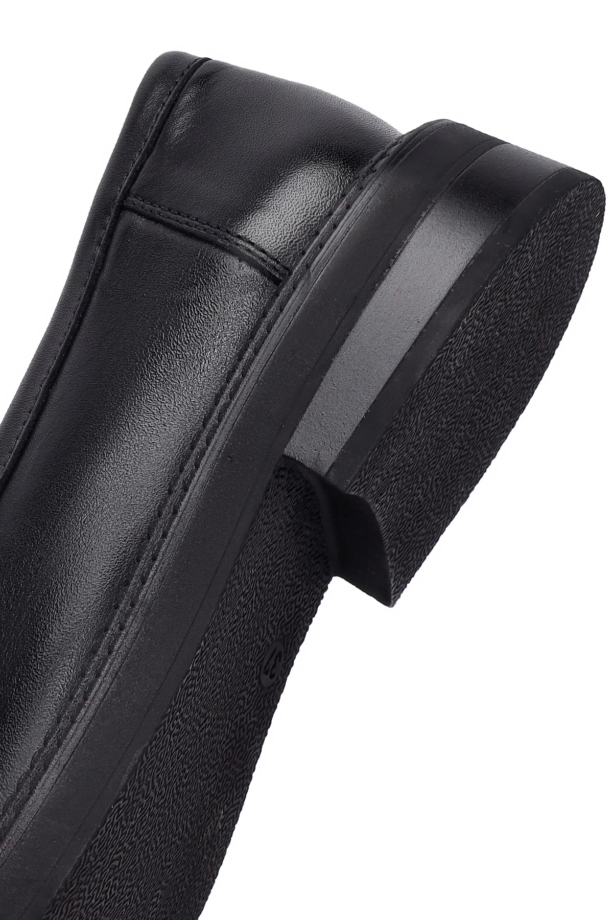 Kadın Siyah Püsküllü Deri Maskülen Loafer - Image 10