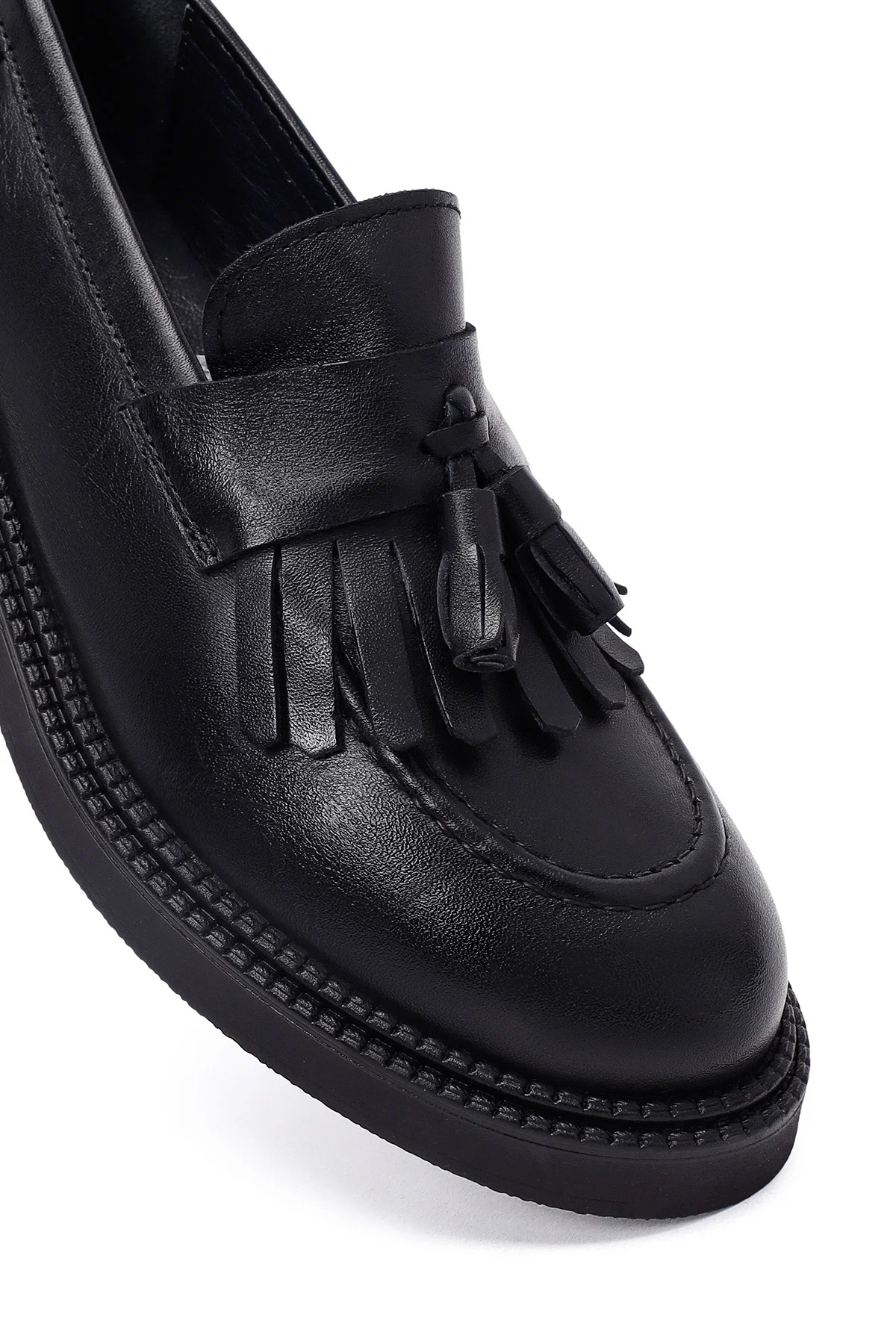 Kadın Siyah Püsküllü Deri Maskülen Loafer - Image 8