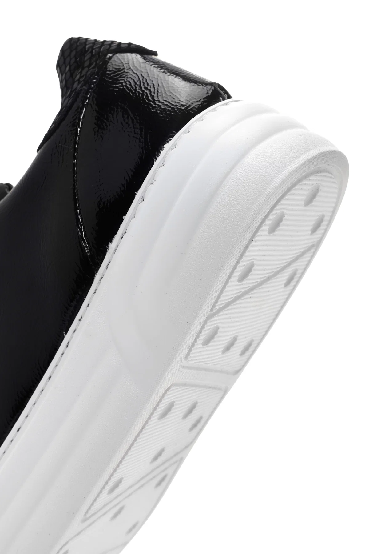 Kadın Siyah Rugan Kalın Tabanlı Sneaker - Image 8