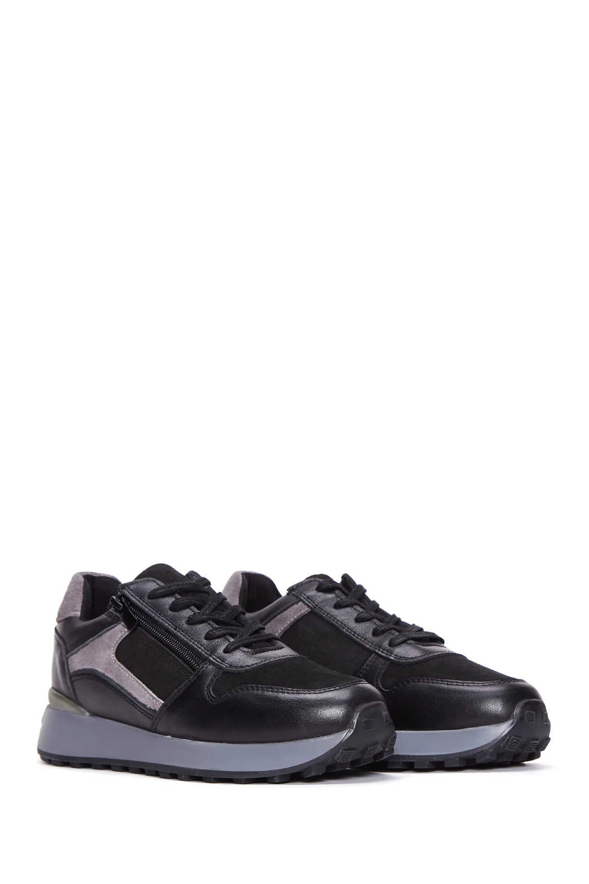 Kadın Siyah Süet Detaylı Deri Sneaker - Image 3