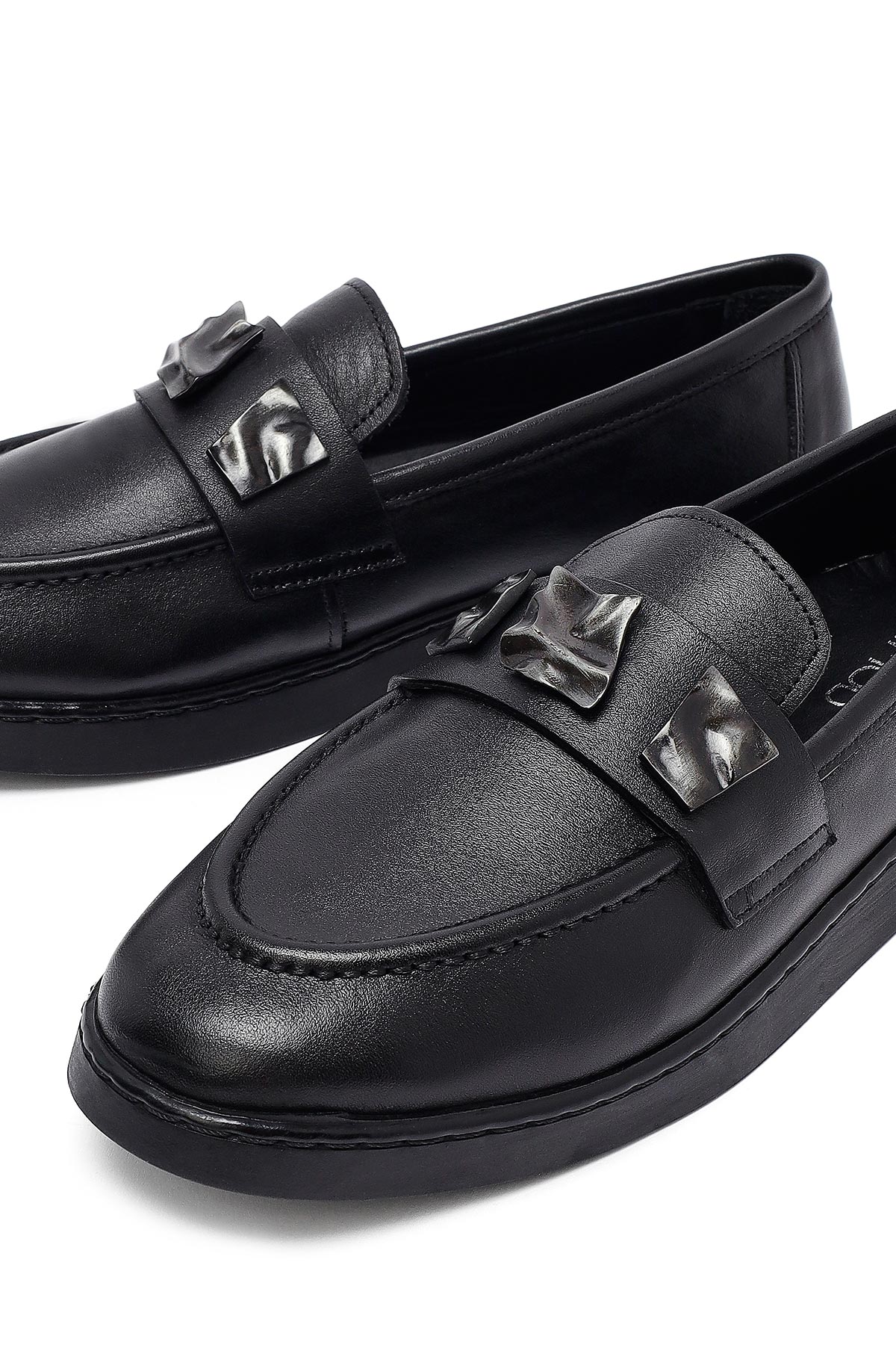 Kadın Siyah Tokalı Deri Loafer - Image 10