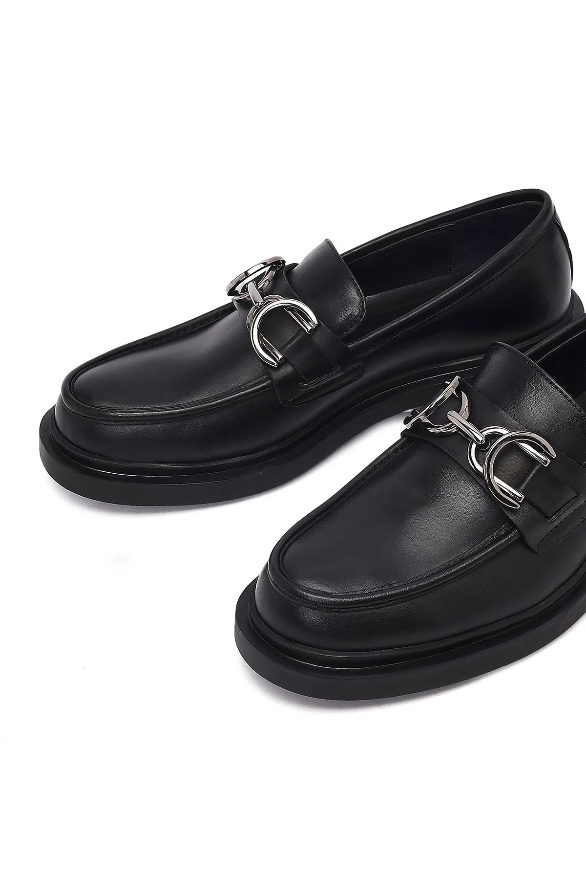 Kadın Siyah Tokalı Deri Maskülen Loafer - Image 9