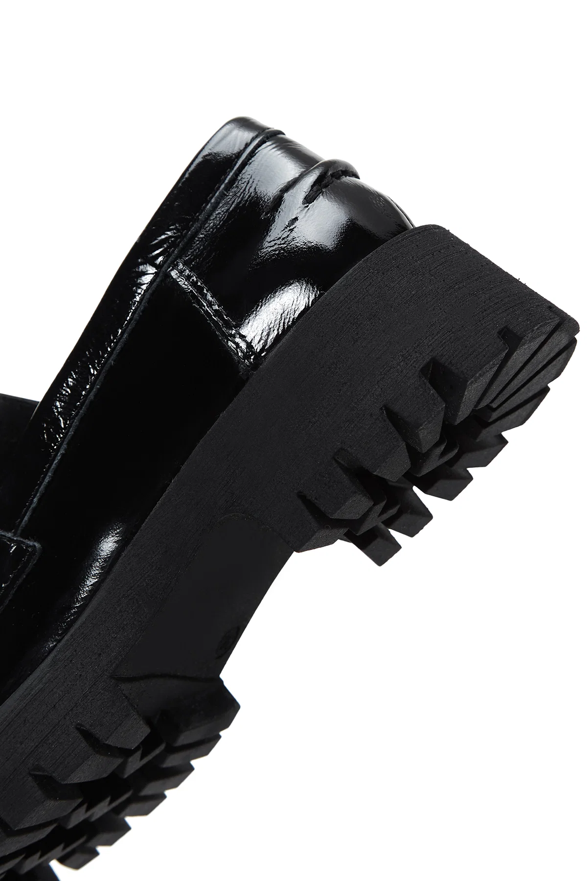 Kadın Siyah Tokalı Kalın Tabanlı Rugan Deri Maskülen Loafer - Image 7