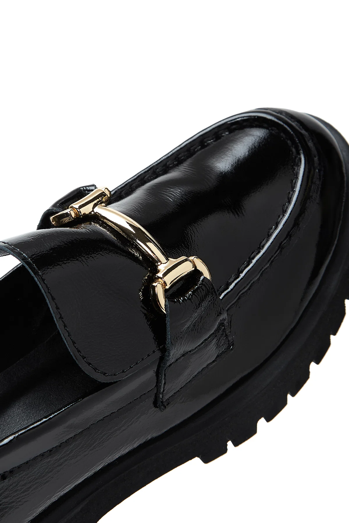 Kadın Siyah Tokalı Kalın Tabanlı Rugan Deri Maskülen Loafer - Image 8