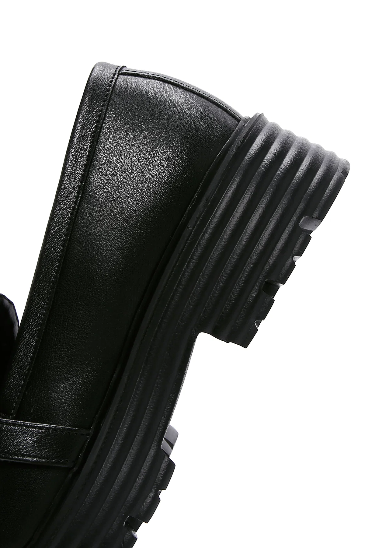 Kadın Siyah Zincir Detaylı Maskülen Loafer - Image 7