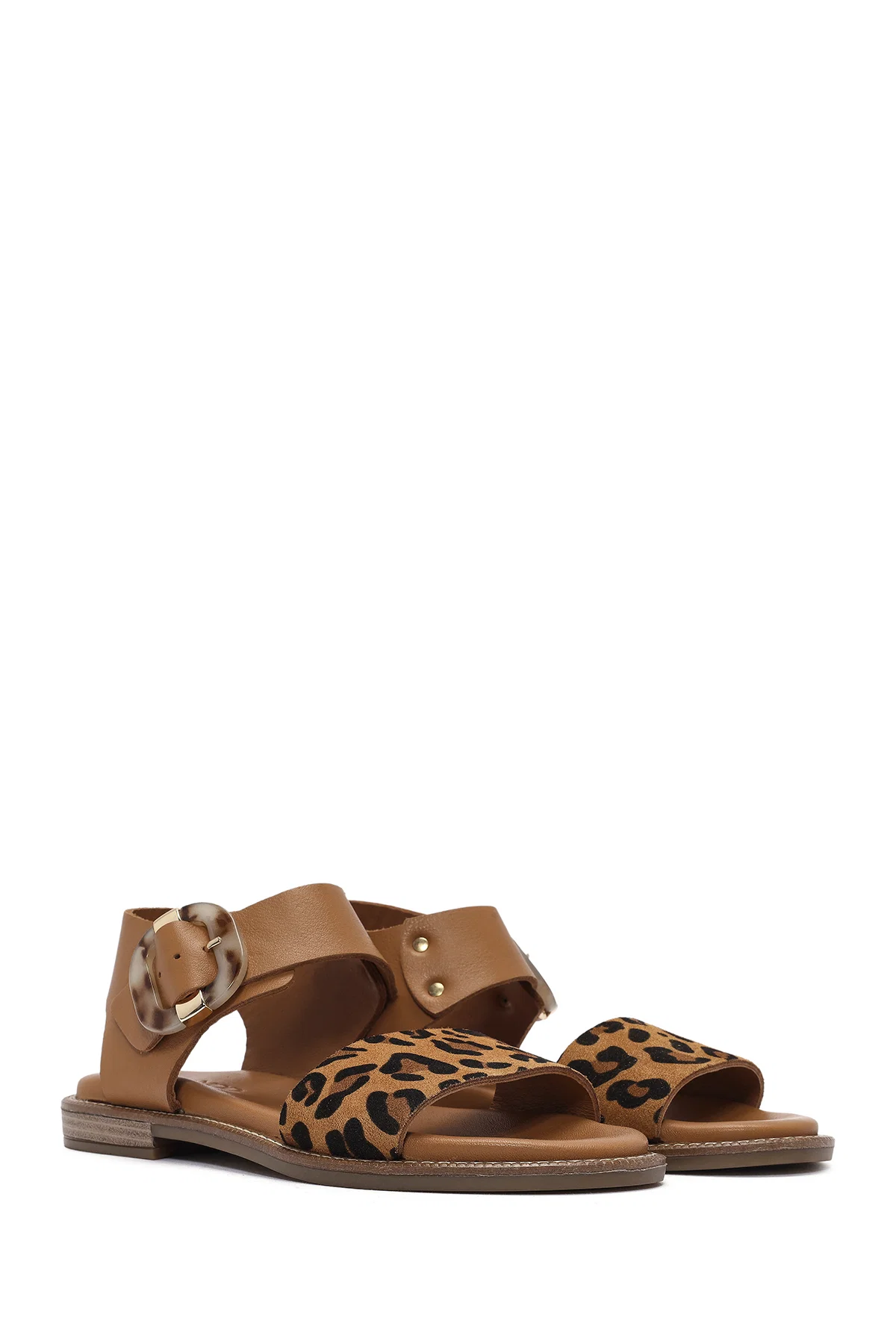 Kadın Taba Tokalı Leopar Desenli Deri Sandalet - Image 3