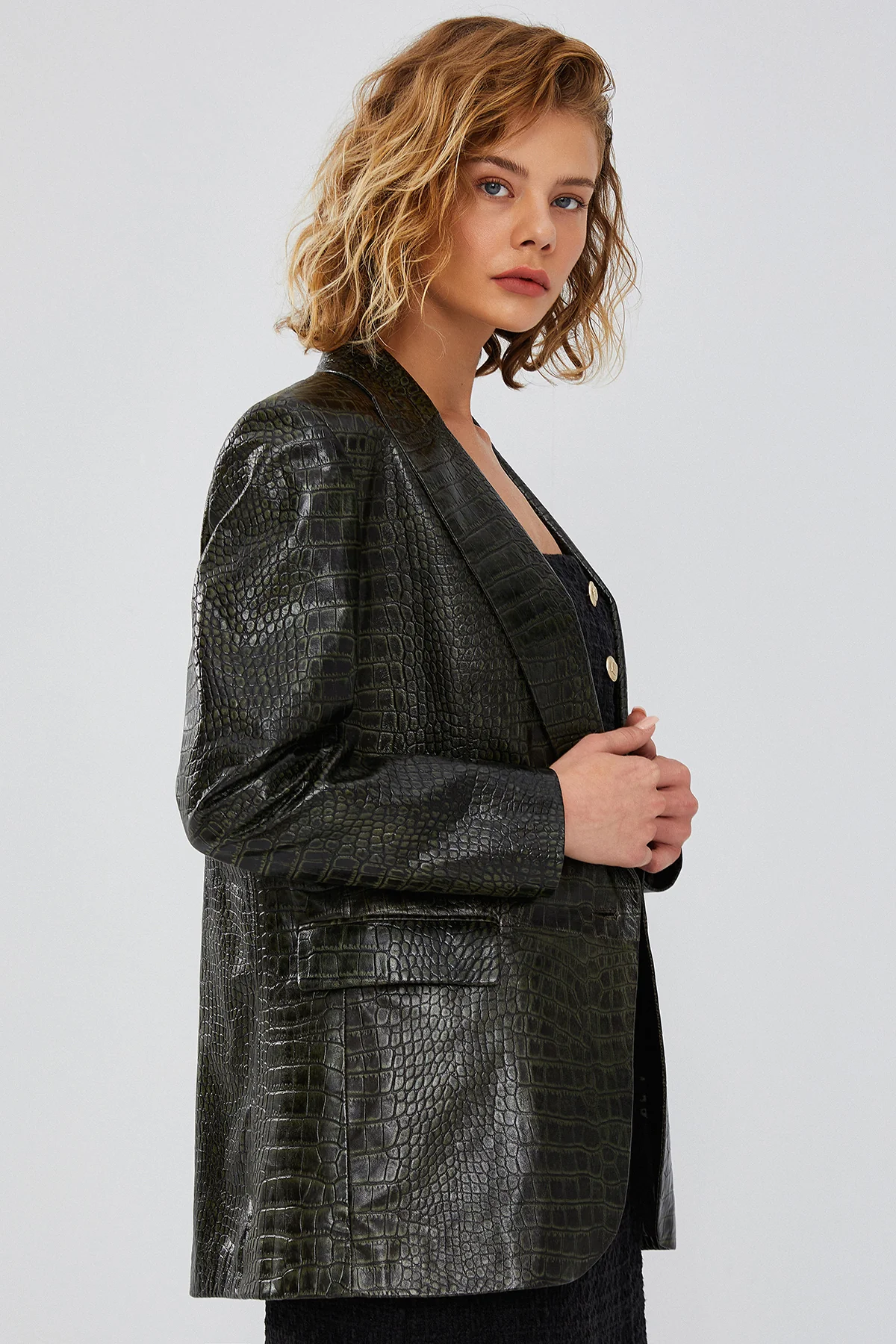 Karla Kadın Yeşil Baskılı Deri Blazer Ceket - Image 5