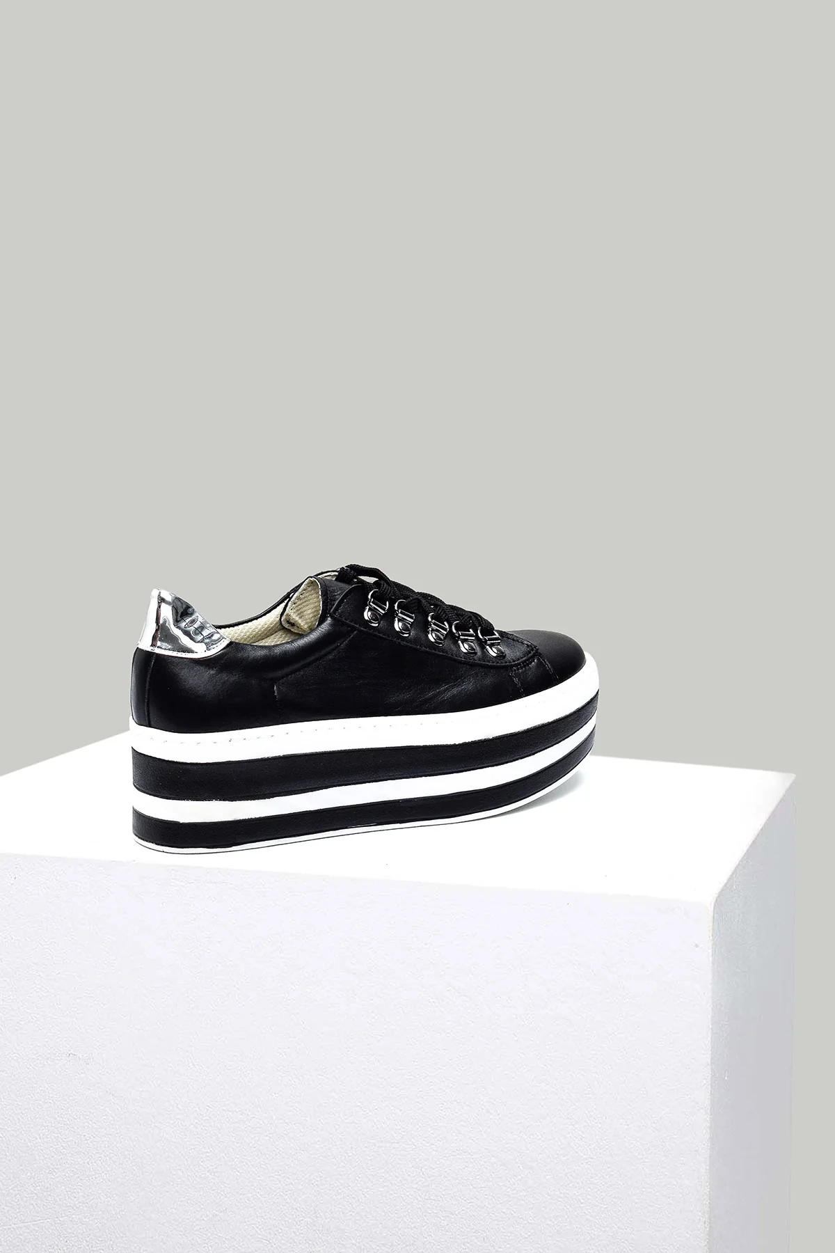 Yüksek Tabanlı Kadın Deri Sneaker - Image 4